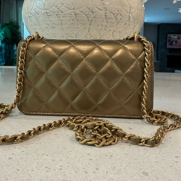 Rare CHANEL Mini Quilted Flap Bag - Picture 8 of 14
